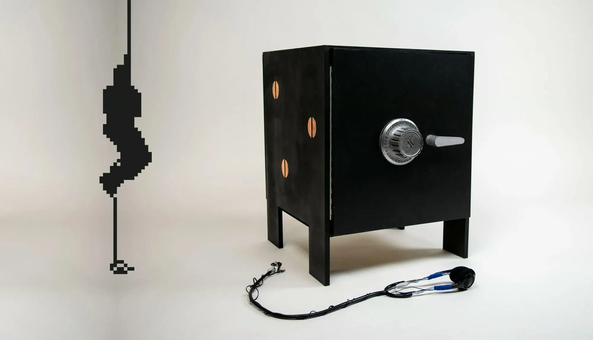 The first fully integrated prototype, a simplified boxy safe on legs